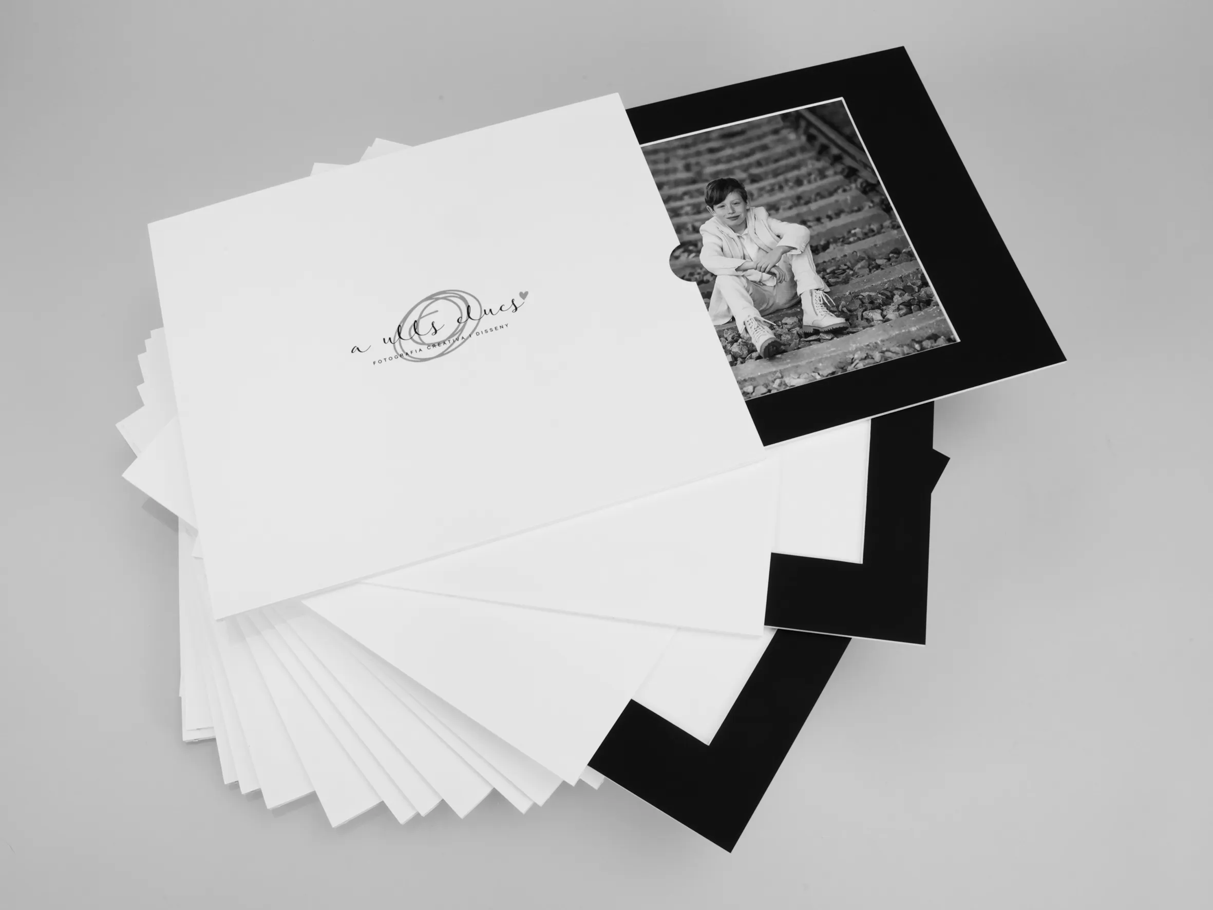 Estuches personalizados con su logotipo. Sin foto