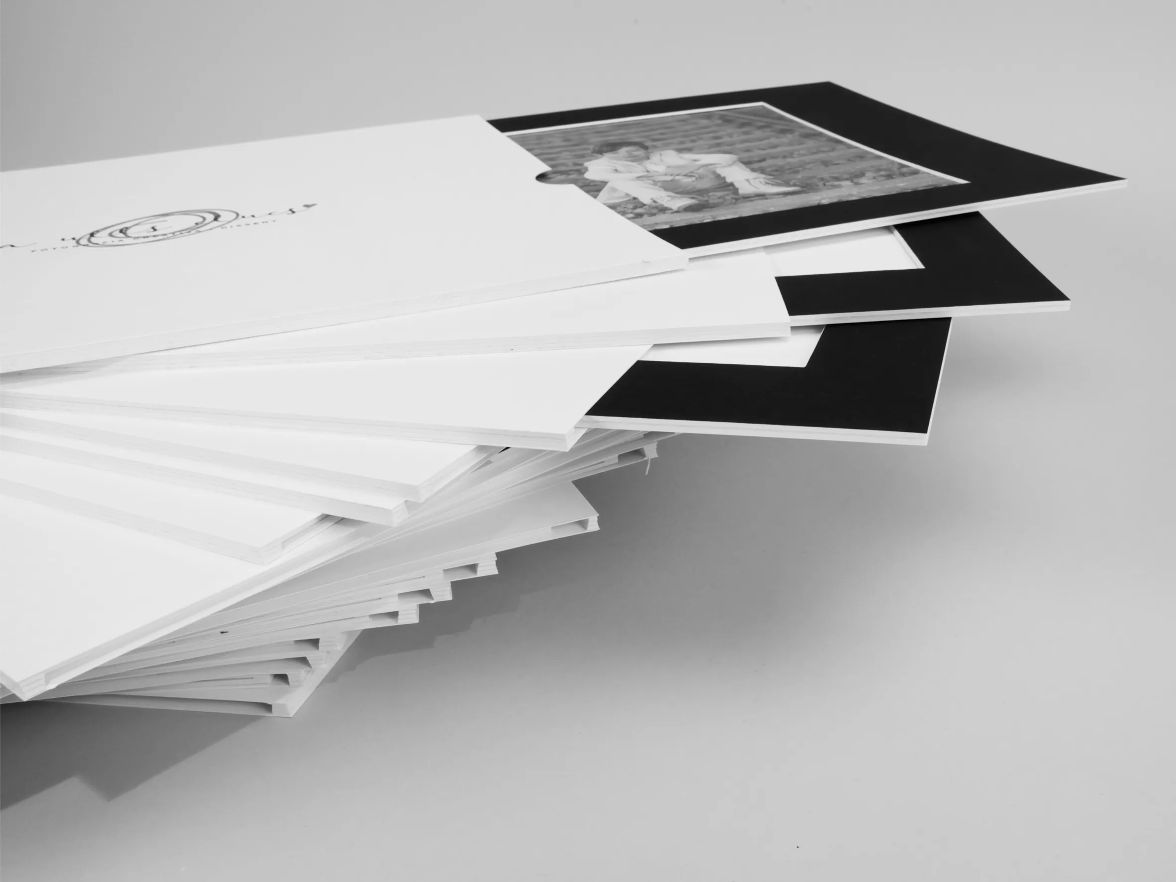 Estuches personalizados con su logotipo. Sin foto